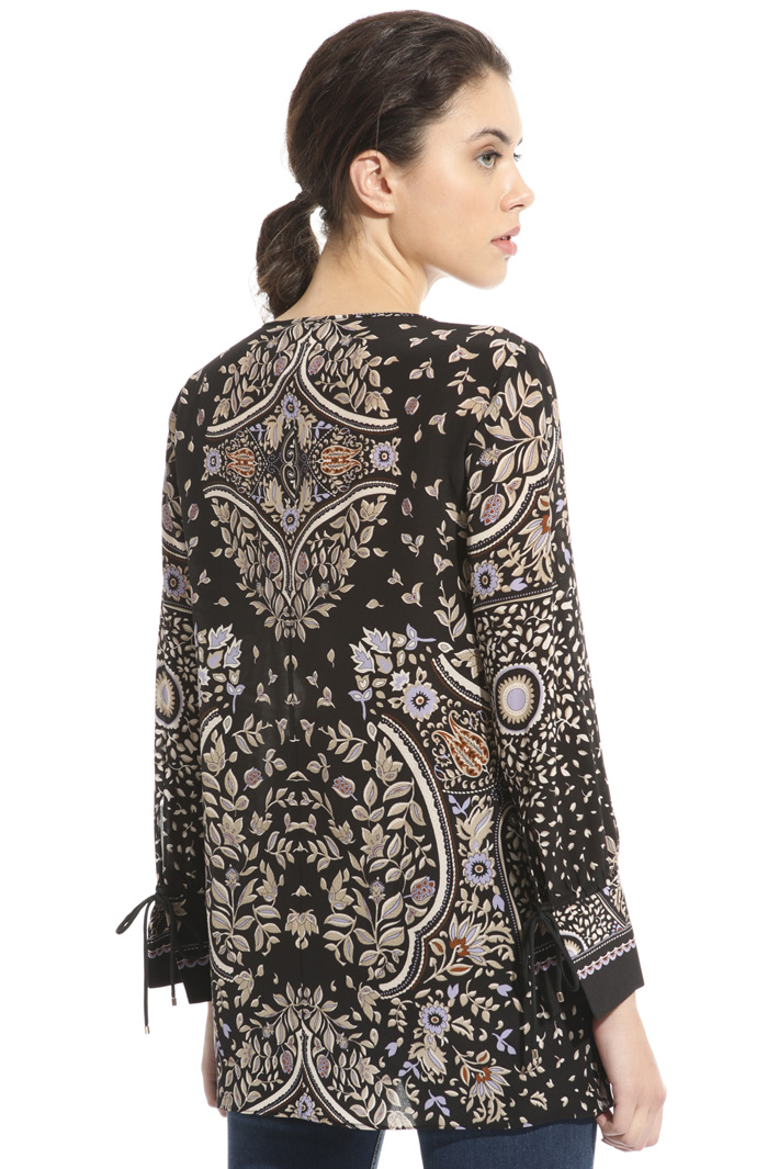 Blouse in pure printed silk
Intrend Blouse in pure printed silk
Intrend