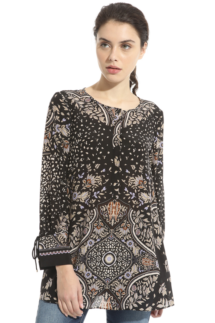 Blouse in pure printed silk
Intrend Blouse in pure printed silk
Intrend