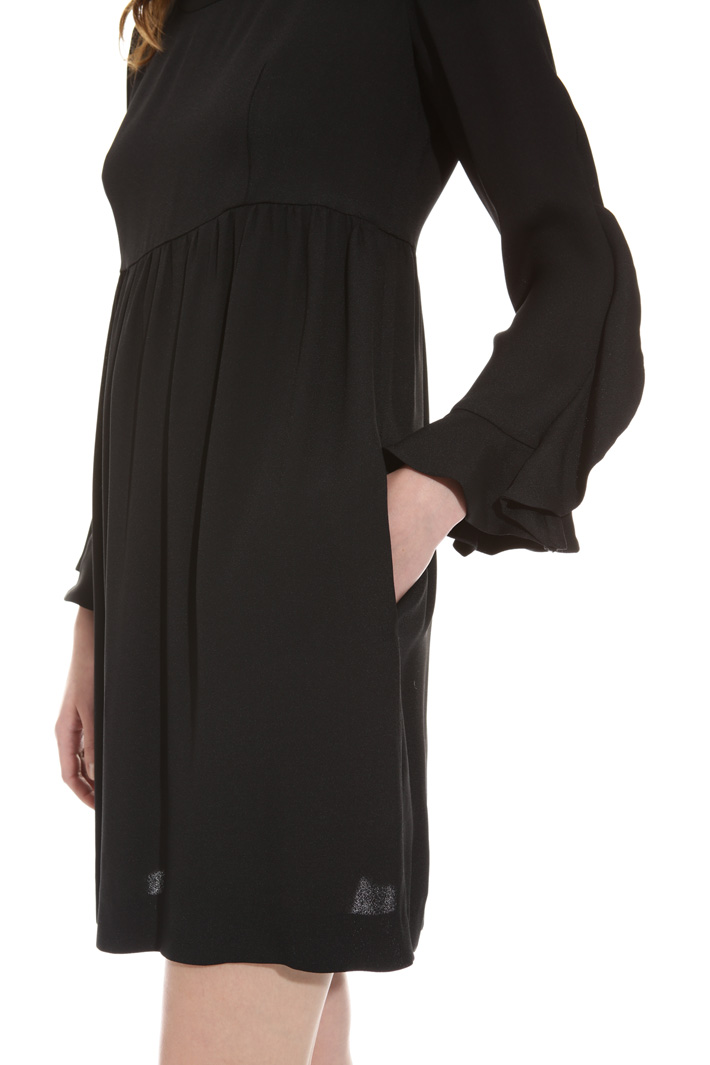 Abito in crepe envers satin Intrend Abito in crepe envers satin Intrend