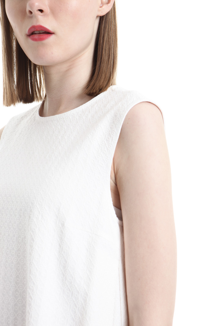 Dress in matelassé fabric Intrend Dress in matelassé fabric Intrend