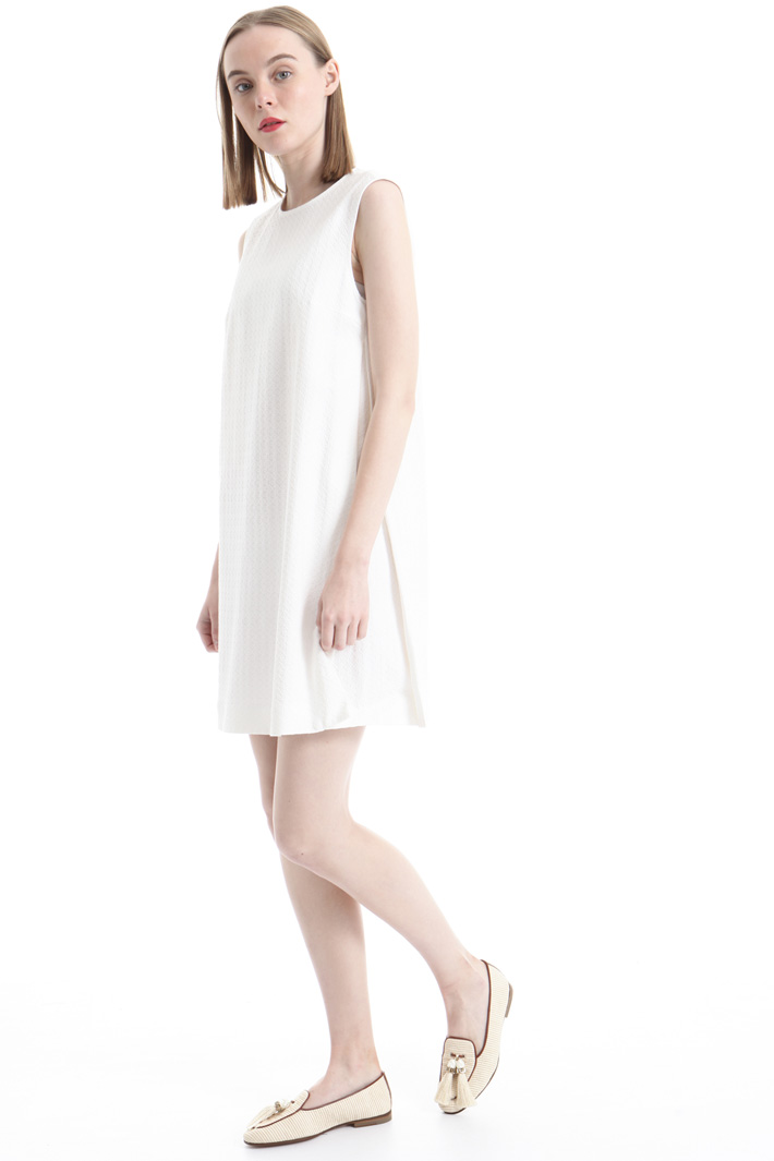 Dress in matelassé fabric Intrend Dress in matelassé fabric Intrend