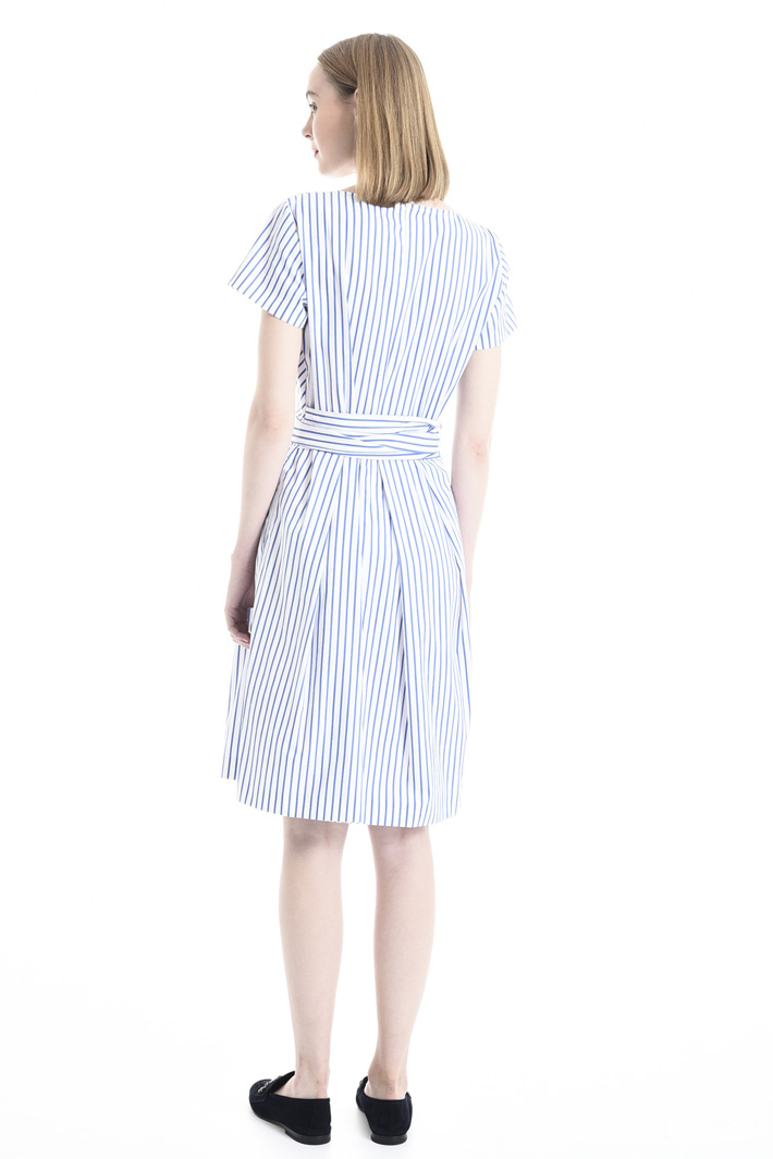 Surplice neck dress Intrend Surplice neck dress Intrend