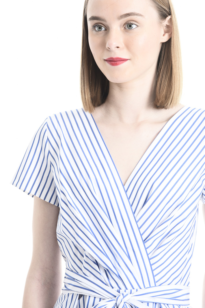 Surplice neck dress Intrend Surplice neck dress Intrend