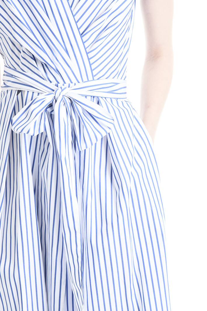 Surplice neck dress Intrend Surplice neck dress Intrend