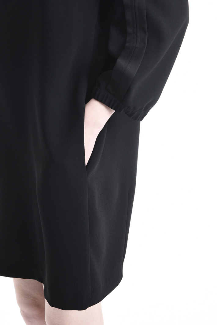 Abito a uovo in enver satin Intrend Abito a uovo in enver satin Intrend
