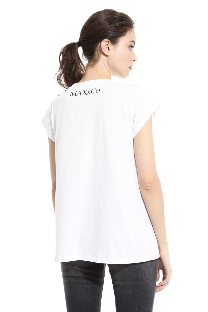 Floral patch T-shirt Intrend Floral patch T-shirt Intrend