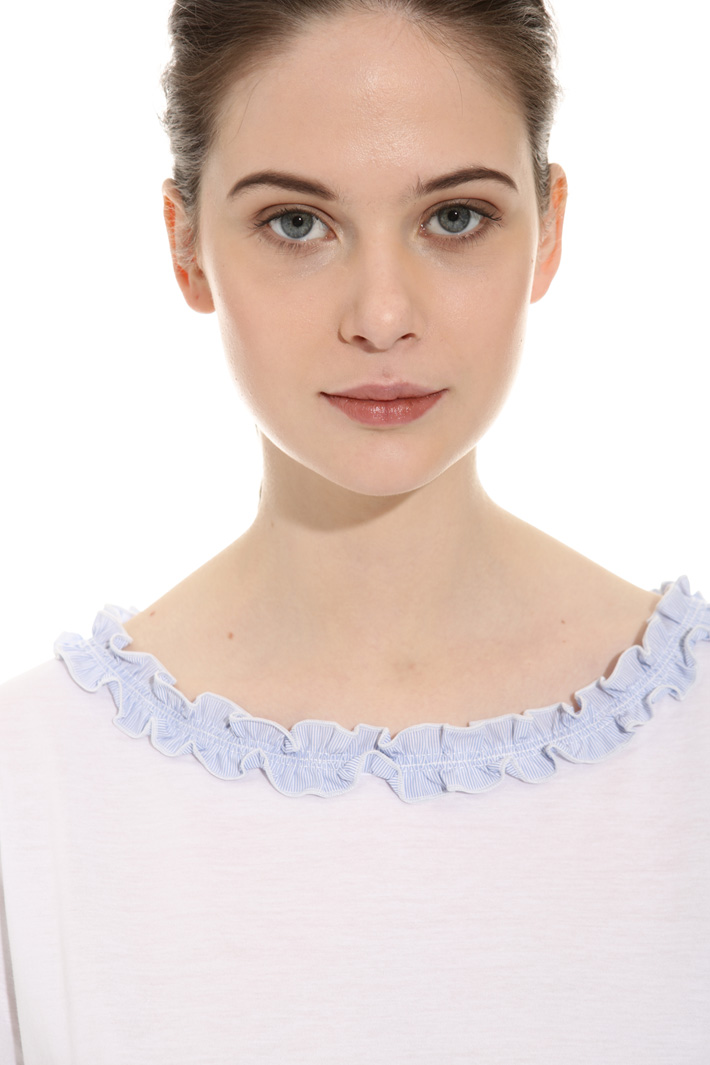 T-shirt con ruches Intrend T-shirt con ruches Intrend