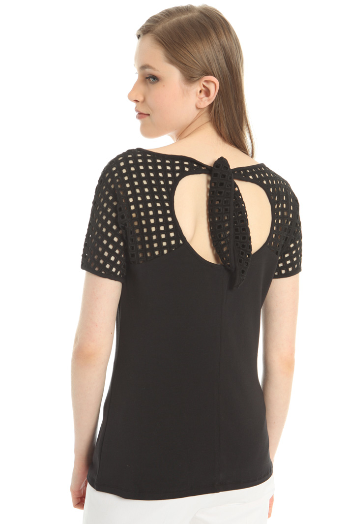 Perforated yoke T-shirt Intrend Perforated yoke T-shirt Intrend