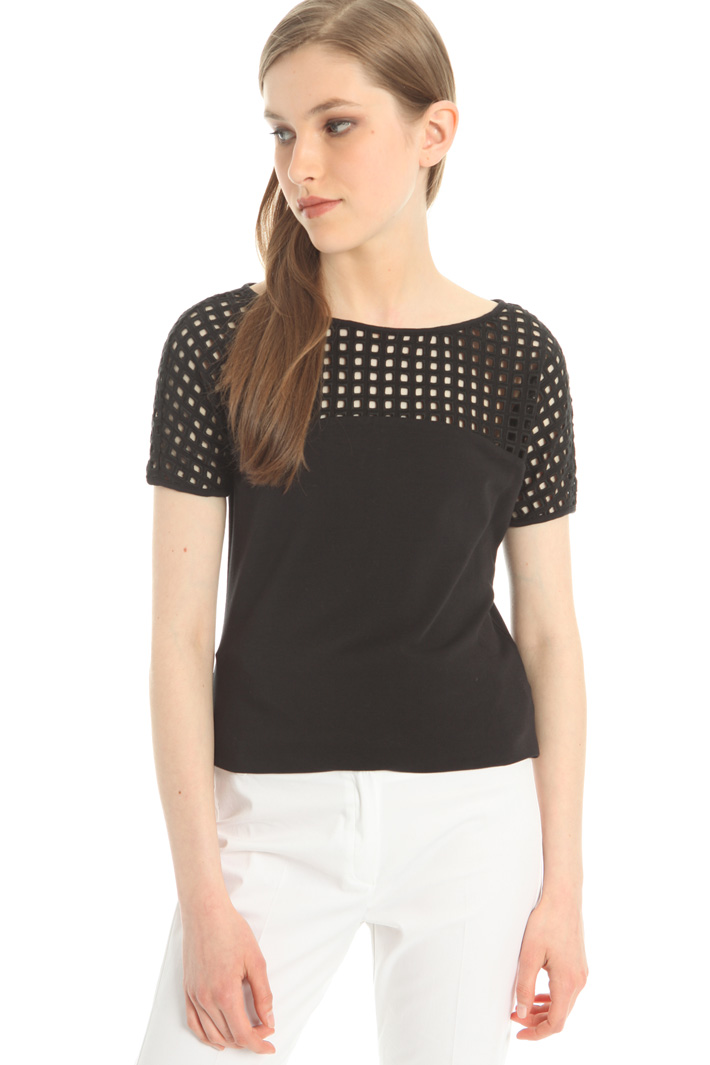 Perforated yoke T-shirt Intrend Perforated yoke T-shirt Intrend
