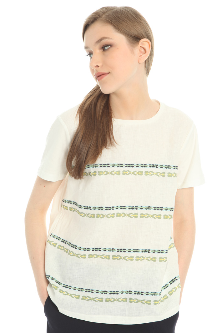 Embroidered T-shirt Intrend Embroidered T-shirt Intrend