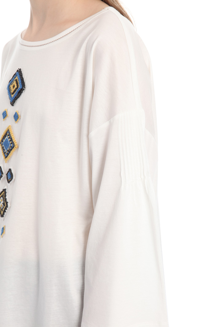 Embroidered T-shirt Intrend Embroidered T-shirt Intrend