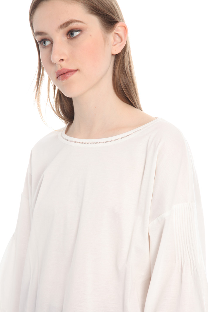 Embroidered T-shirt Intrend Embroidered T-shirt Intrend