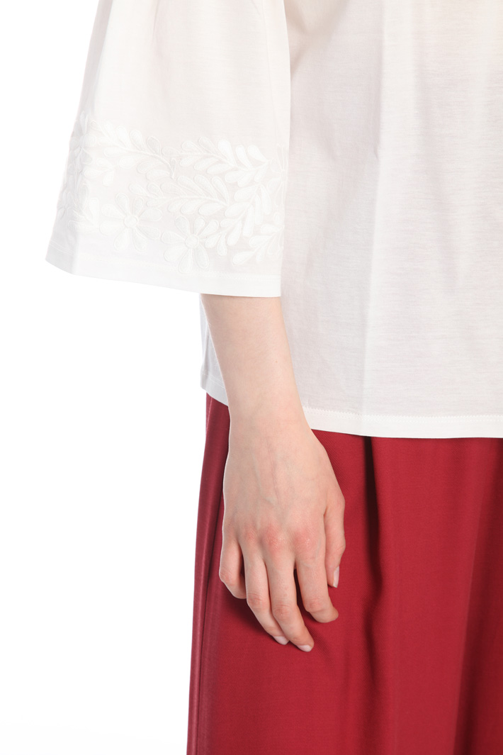 Embroidered T-shirt Intrend Embroidered T-shirt Intrend