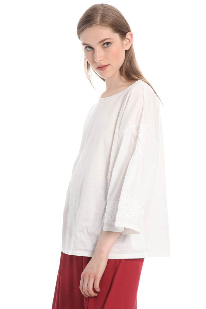 Embroidered T-shirt Intrend Embroidered T-shirt Intrend