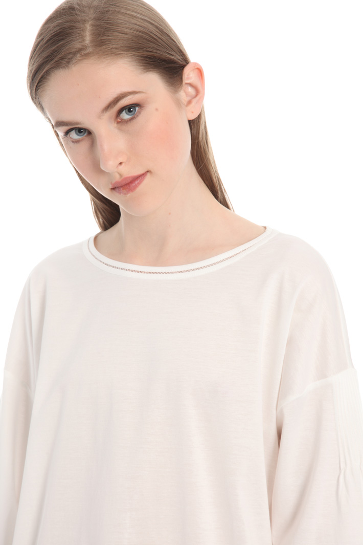 Embroidered T-shirt Intrend Embroidered T-shirt Intrend