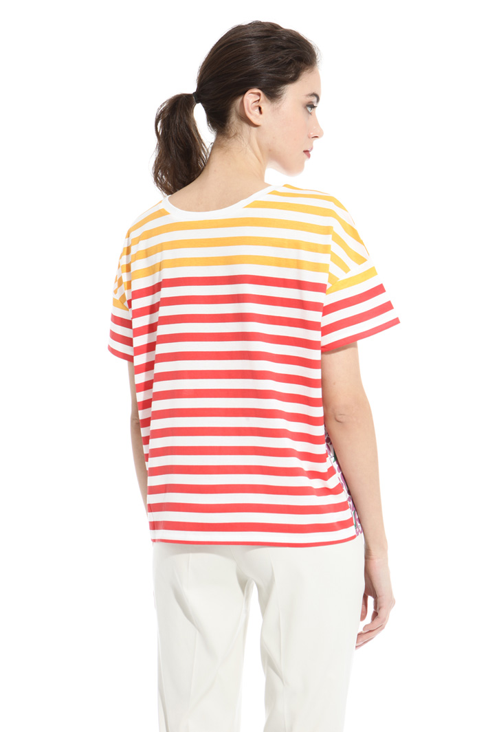 Printed boxy T-shirt Intrend Printed boxy T-shirt Intrend