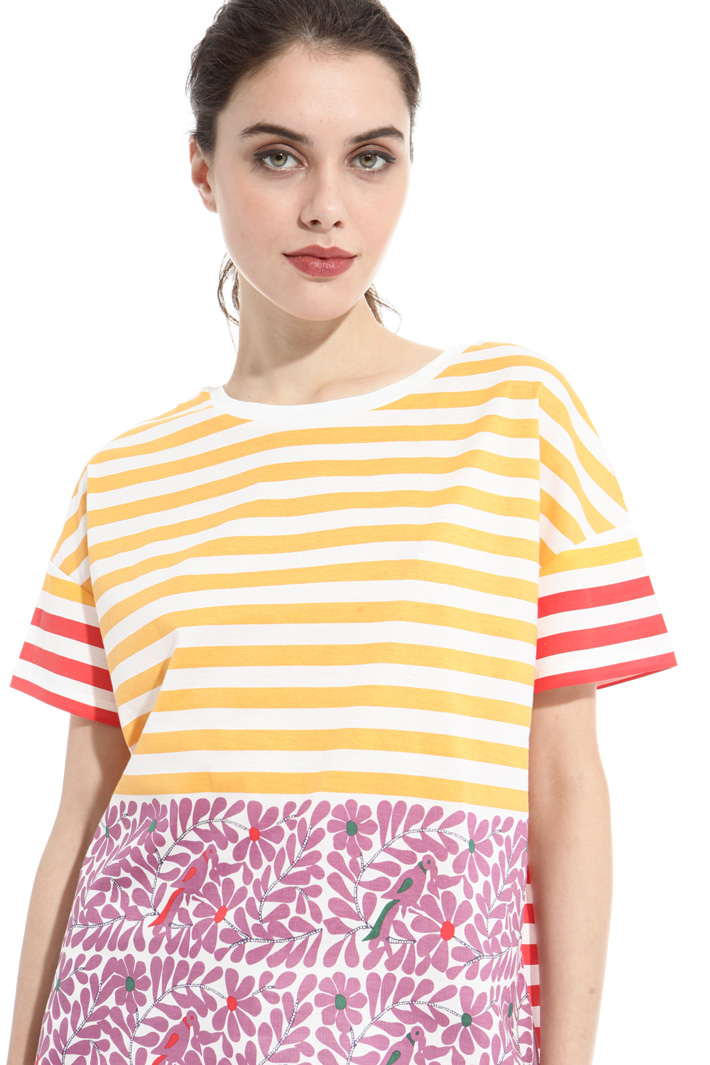 Printed boxy T-shirt Intrend Printed boxy T-shirt Intrend