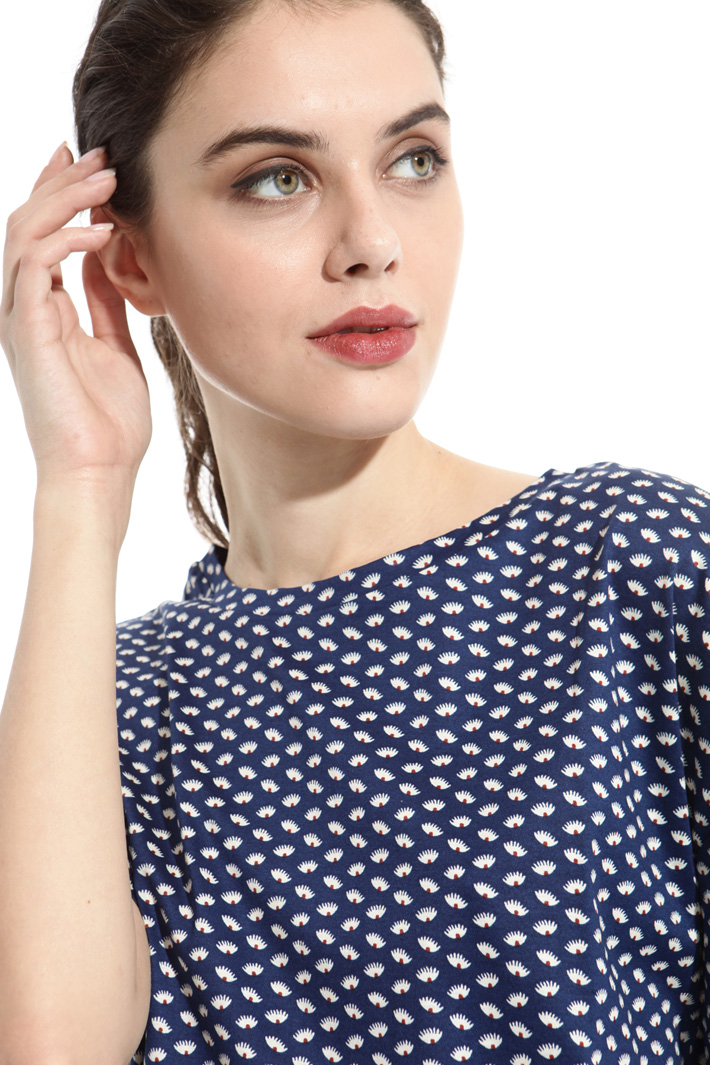 Printed boxy T-shirt Intrend Printed boxy T-shirt Intrend