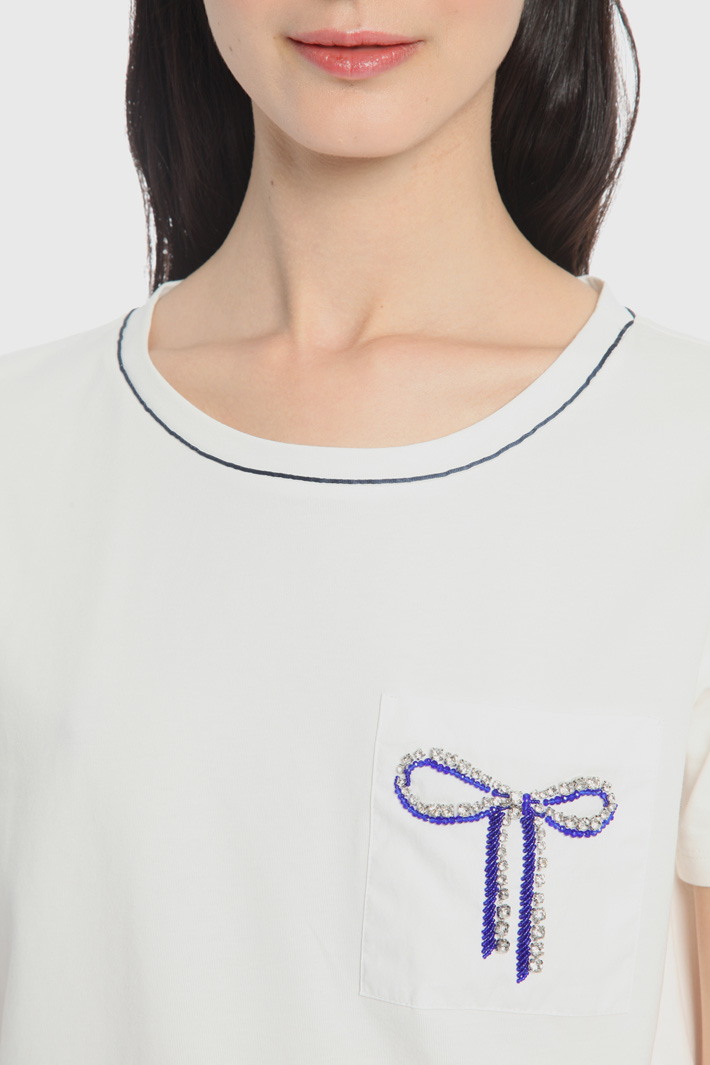 T-shirt in jersey con ricamo Intrend T-shirt in jersey con ricamo Intrend