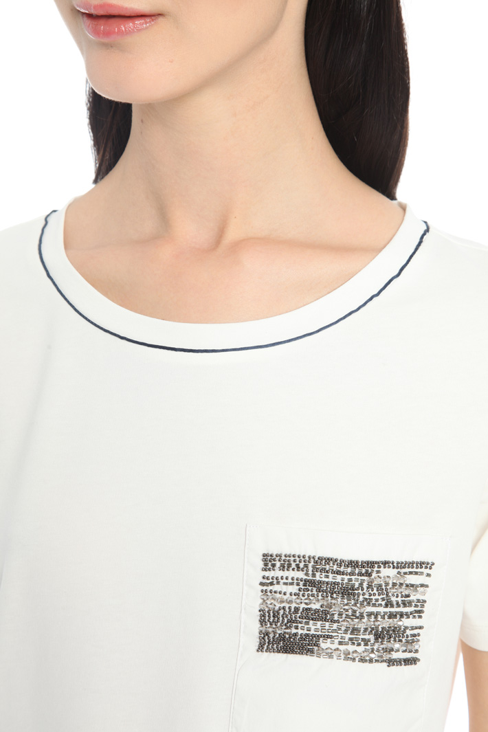 T-shirt in jersey con ricamo Intrend T-shirt in jersey con ricamo Intrend