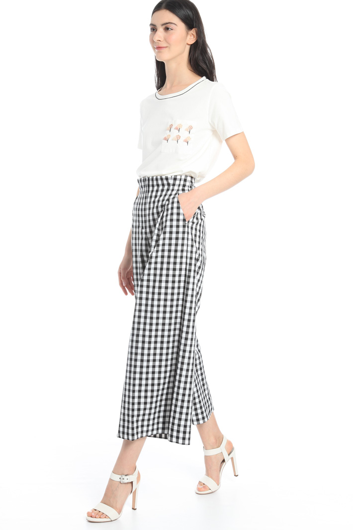 T-shirt in jersey con ricamo Intrend T-shirt in jersey con ricamo Intrend