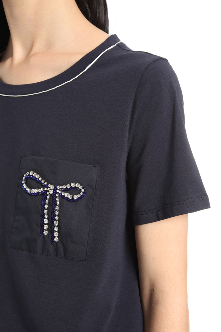 T-shirt in jersey con ricamo Intrend T-shirt in jersey con ricamo Intrend