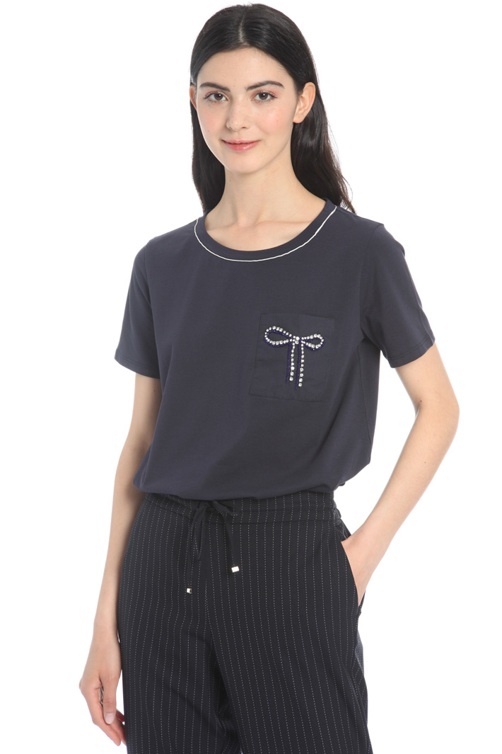 T-shirt in jersey con ricamo Intrend T-shirt in jersey con ricamo Intrend