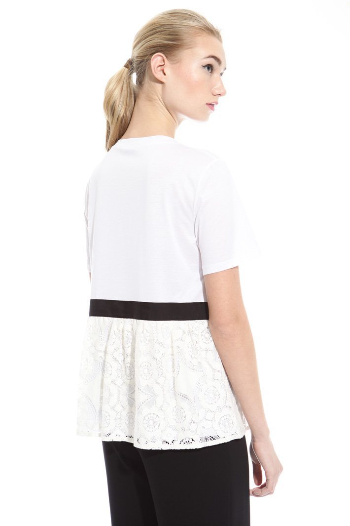 T-shirt con balza in pizzo Intrend T-shirt con balza in pizzo Intrend