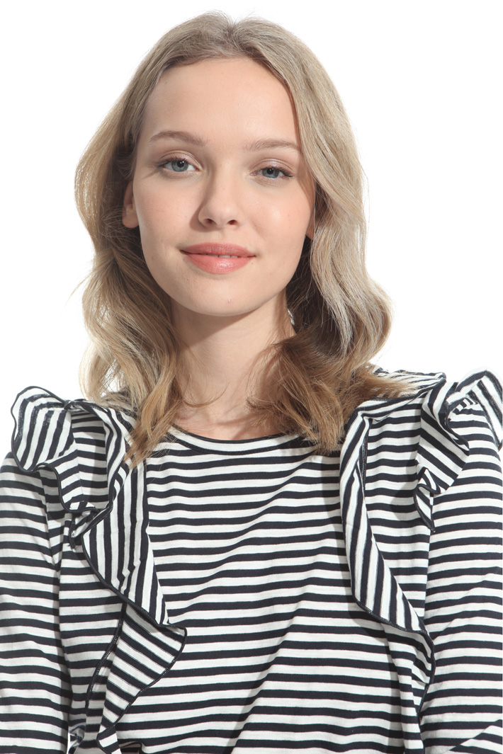 T-shirt con volant Intrend T-shirt con volant Intrend
