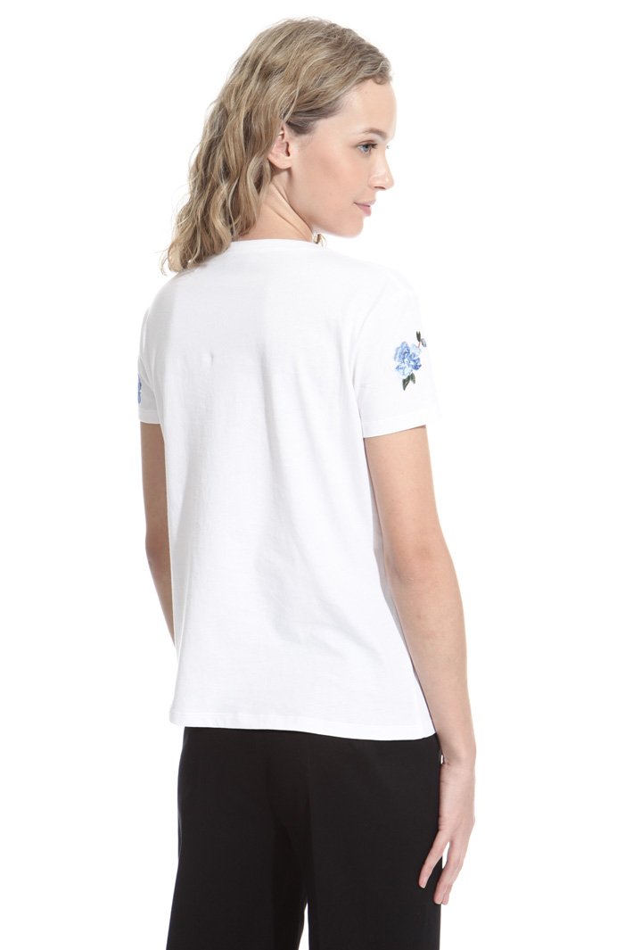 T-shirt con ricami a contrasto Intrend T-shirt con ricami a contrasto Intrend