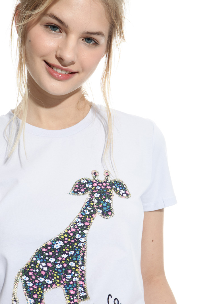 T-shirt with appliqués Intrend T-shirt with appliqués Intrend