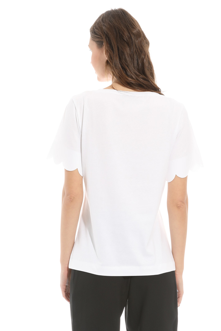 Scalloped hem T-shirt Intrend Scalloped hem T-shirt Intrend