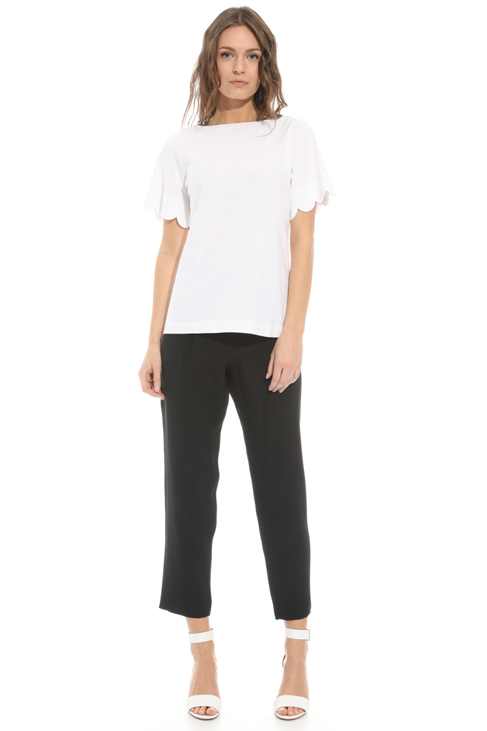 Scalloped hem T-shirt Intrend Scalloped hem T-shirt Intrend