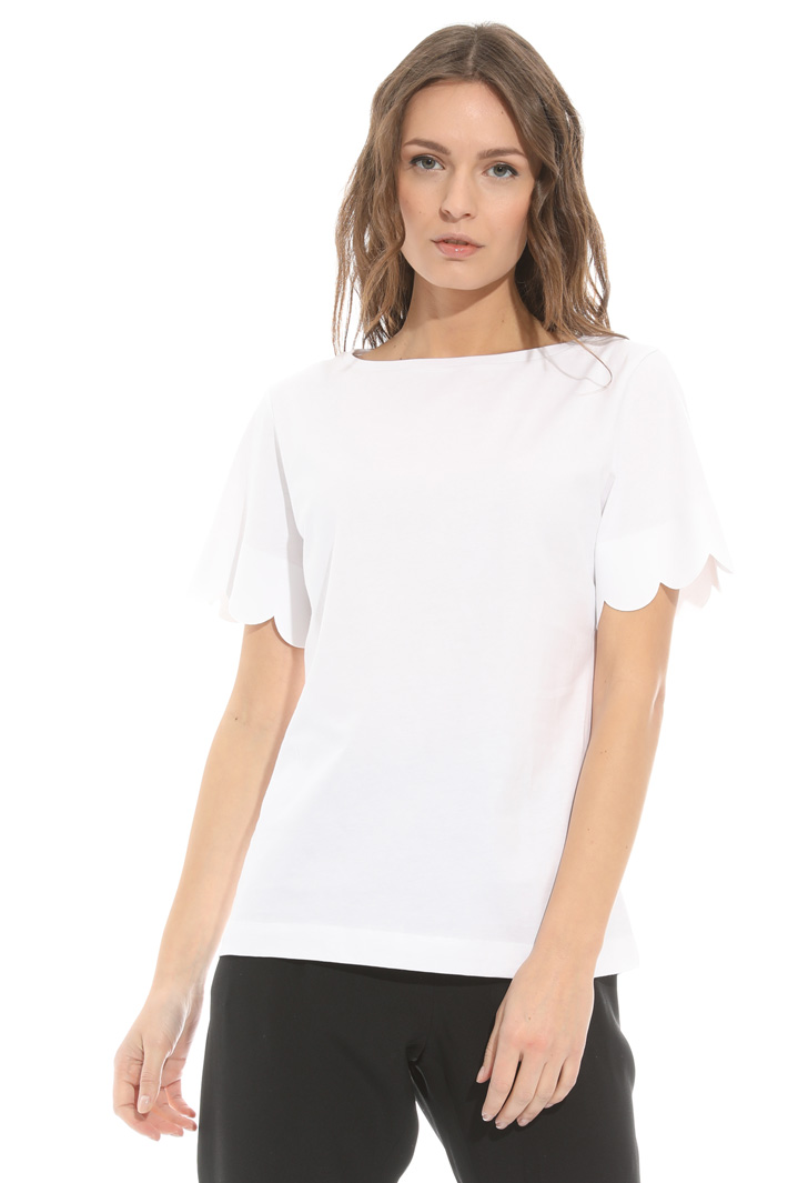 Scalloped hem T-shirt Intrend Scalloped hem T-shirt Intrend