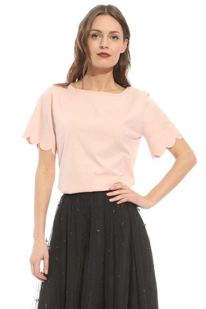 Scalloped hem T-shirt Intrend Scalloped hem T-shirt Intrend