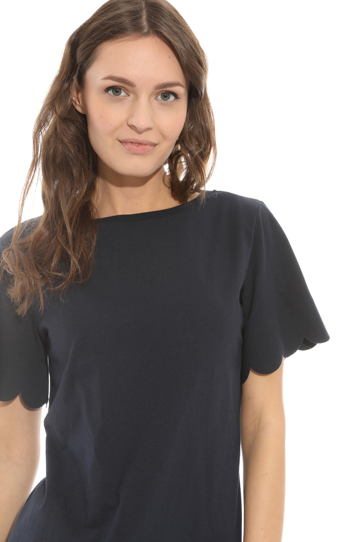 T-shirt con maniche smerlate Intrend T-shirt con maniche smerlate Intrend