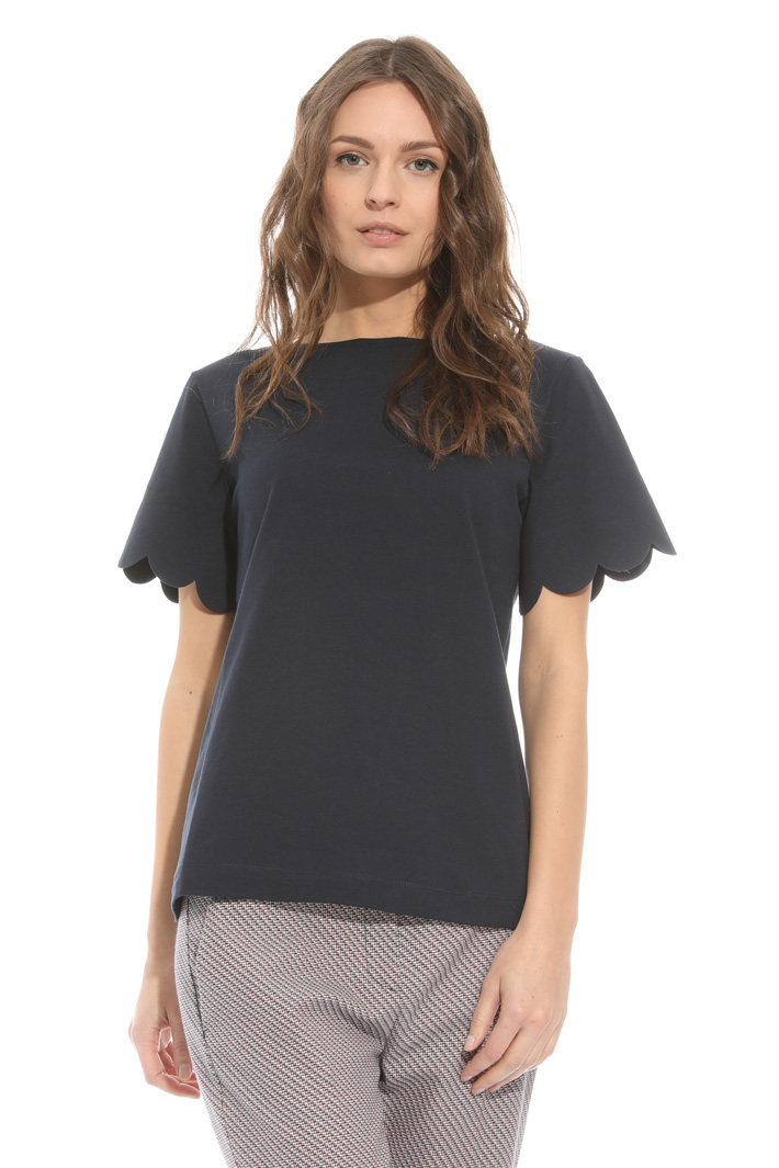 T-shirt con maniche smerlate Intrend T-shirt con maniche smerlate Intrend