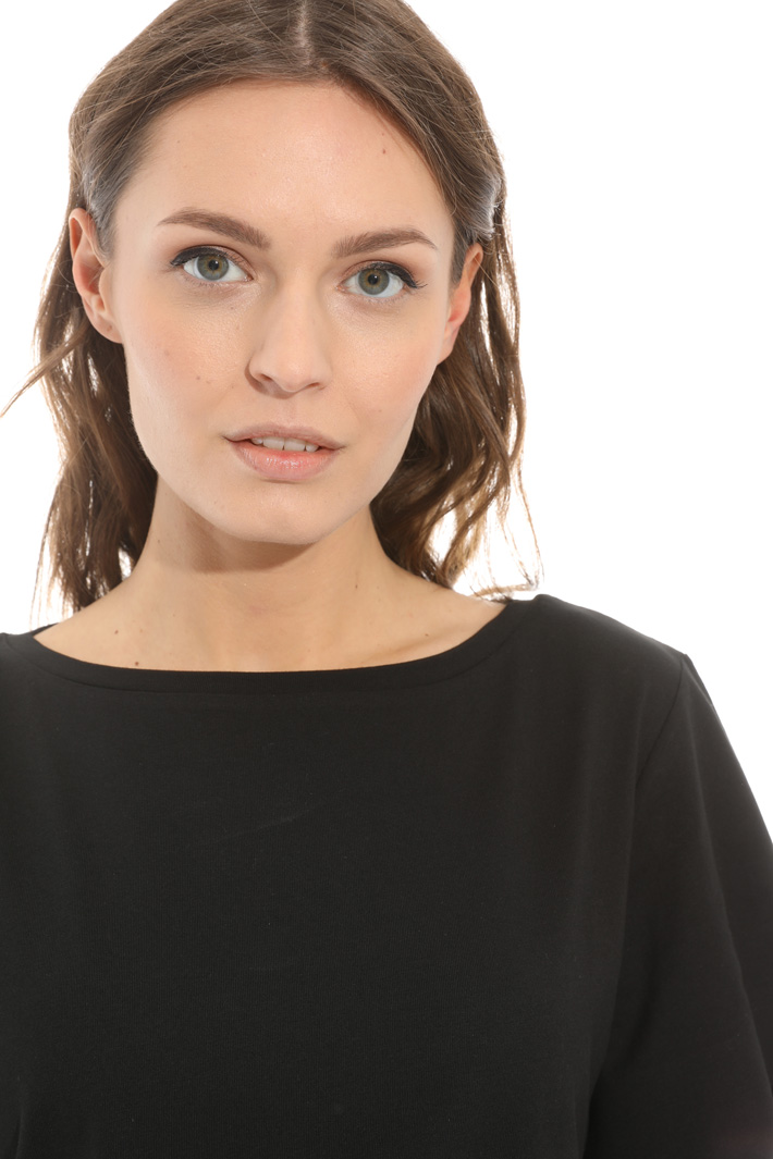 T-shirt con maniche smerlate Intrend T-shirt con maniche smerlate Intrend
