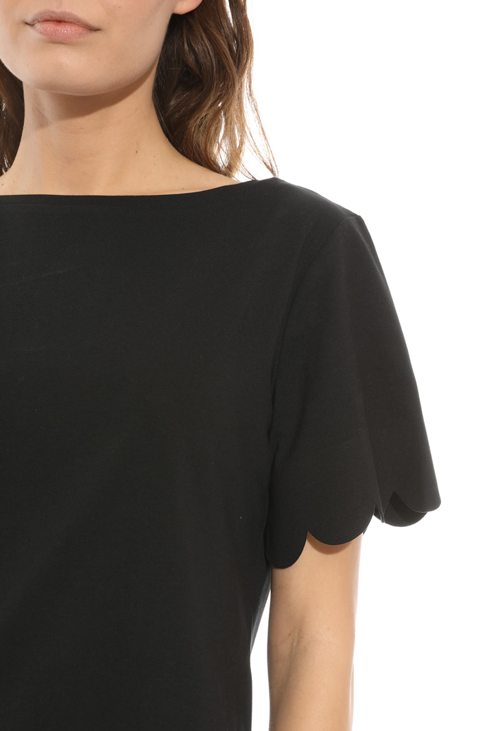 T-shirt con maniche smerlate Intrend T-shirt con maniche smerlate Intrend