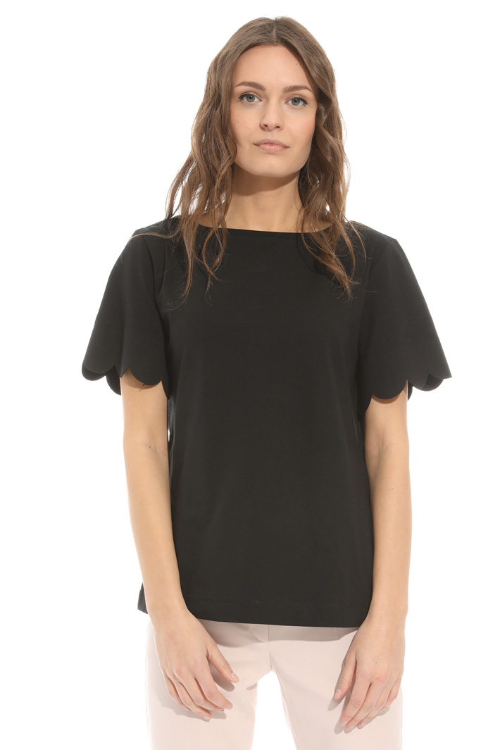 T-shirt con maniche smerlate Intrend T-shirt con maniche smerlate Intrend