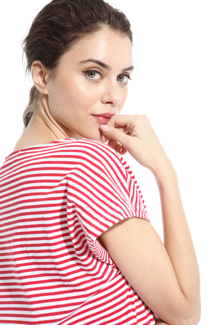 Knotted T-shirt Intrend Knotted T-shirt Intrend