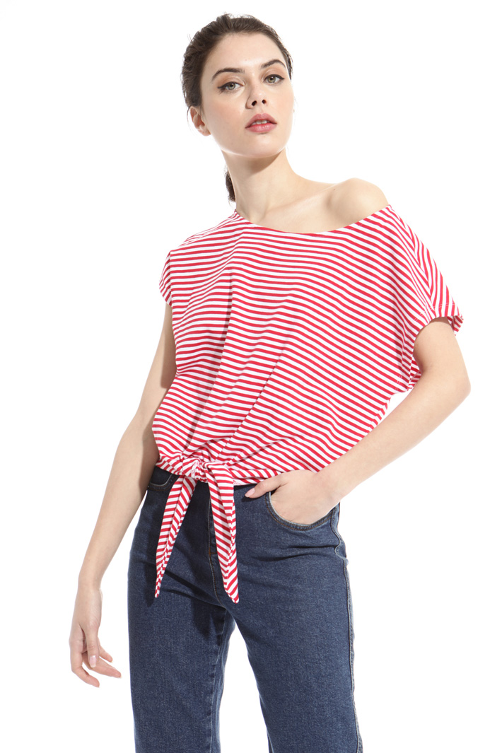 Knotted T-shirt Intrend Knotted T-shirt Intrend