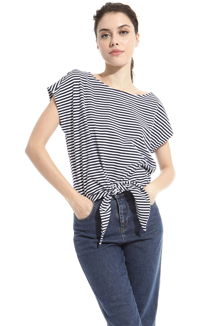T-shirt con nodo sul fondo Intrend T-shirt con nodo sul fondo Intrend