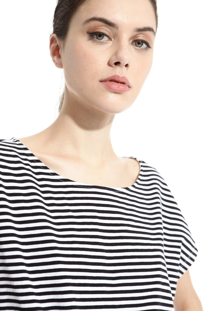 Knotted T-shirt Intrend Knotted T-shirt Intrend
