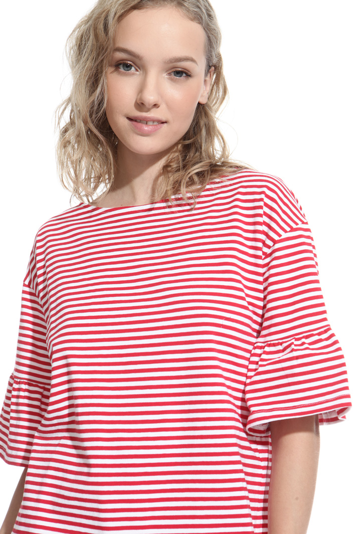 T-shirt con manica a corolla Intrend T-shirt con manica a corolla Intrend