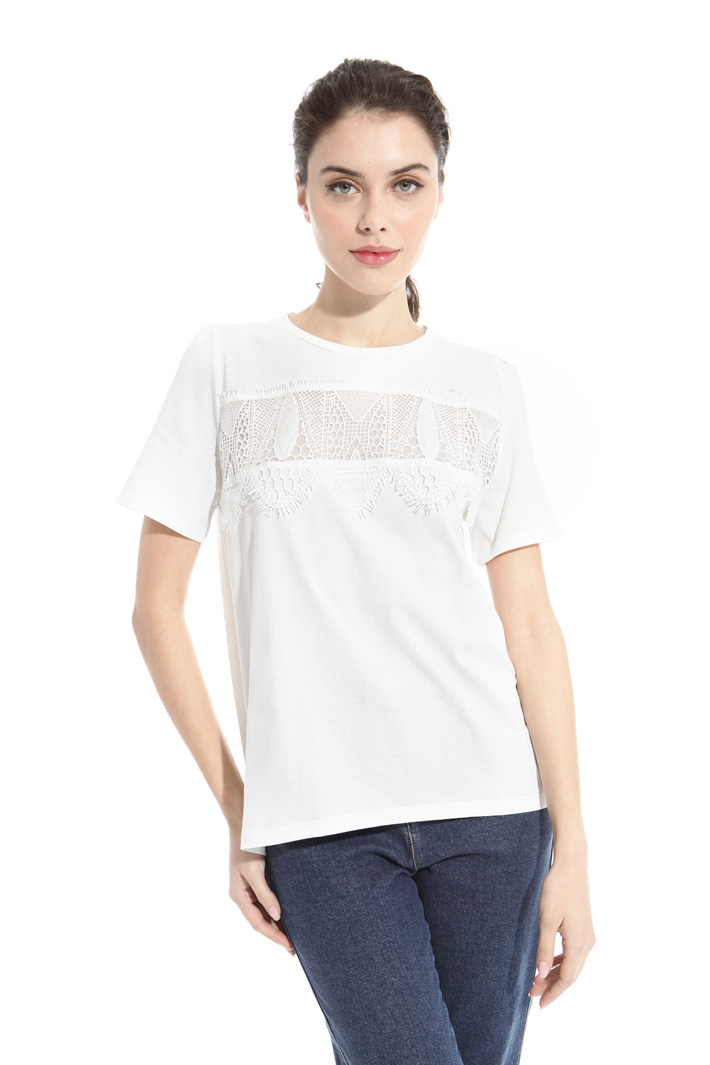 Lace patch T-shirt Intrend Lace patch T-shirt Intrend