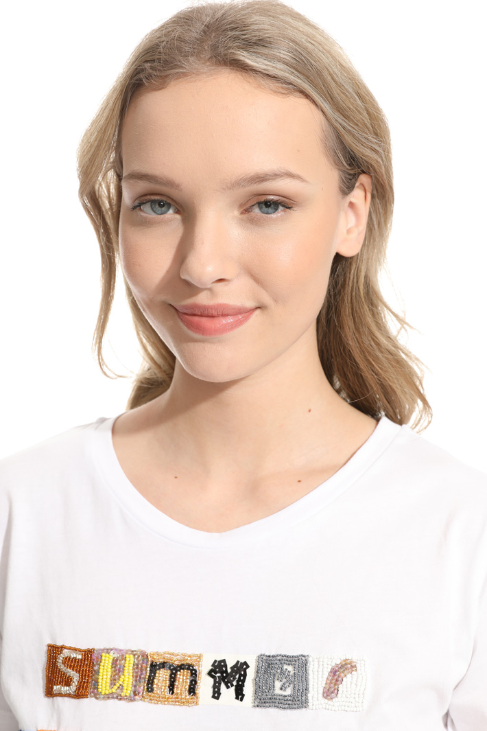 T-shirt con patch Intrend T-shirt con patch Intrend