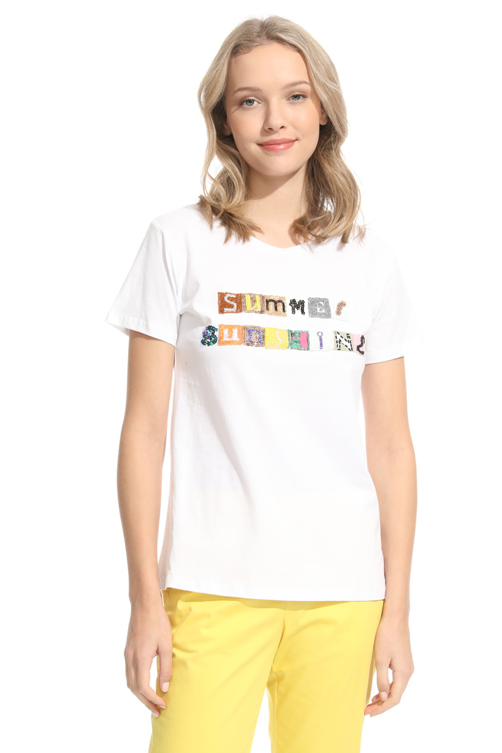 T-shirt con patch Intrend T-shirt con patch Intrend