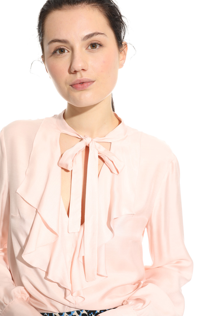 Blusa con volant allo scollo Intrend Blusa con volant allo scollo Intrend