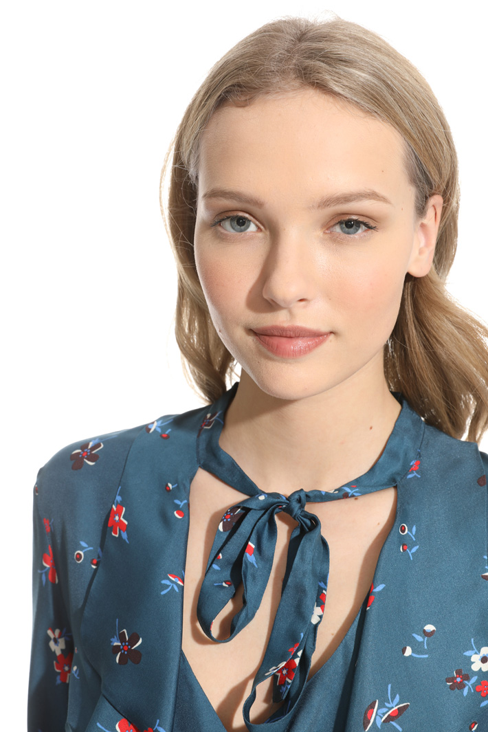 Blusa con volant allo scollo Intrend Blusa con volant allo scollo Intrend